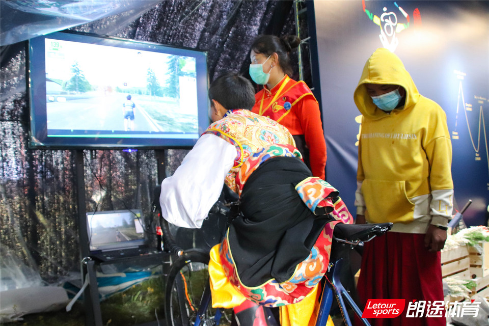 2020甘孜山地户外运动装备展__IMG_2050