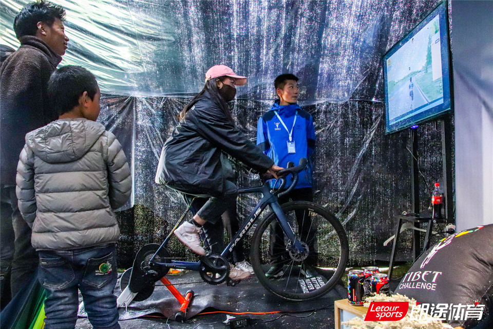 2020甘孜山地户外运动装备展__IMG_2083