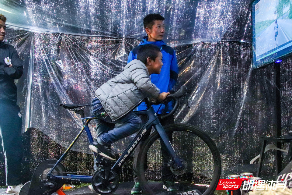 2020甘孜山地户外运动装备展__IMG_2087