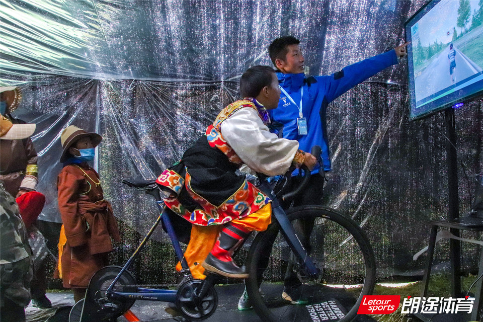 2020甘孜山地户外运动装备展__IMG_2095