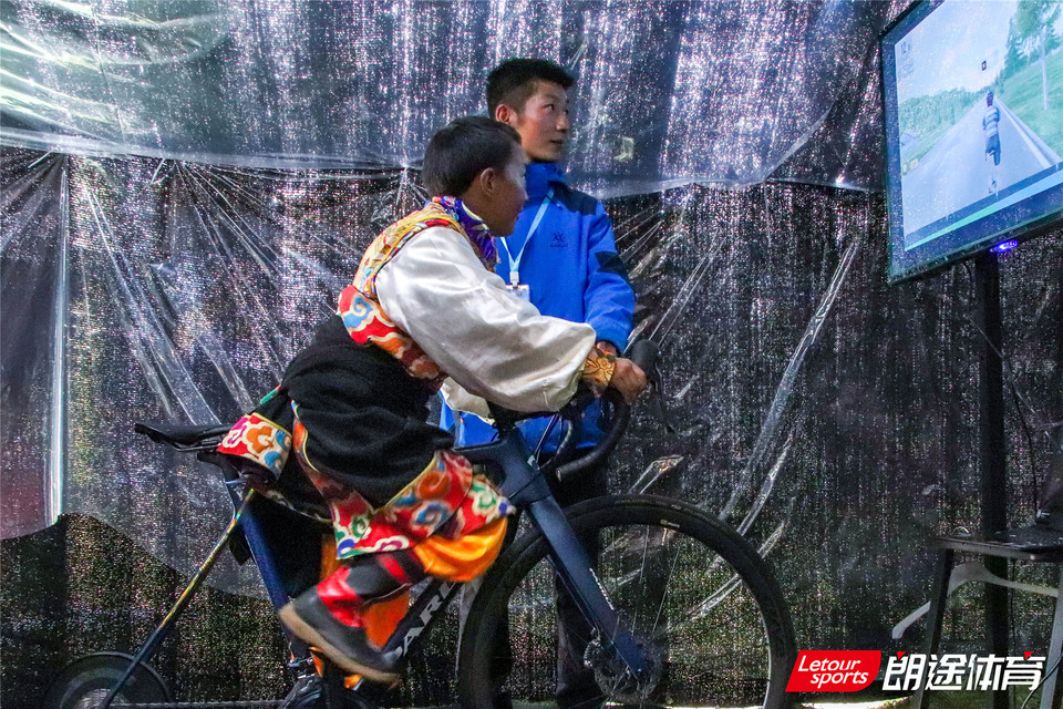 2020甘孜山地户外运动装备展__IMG_2101