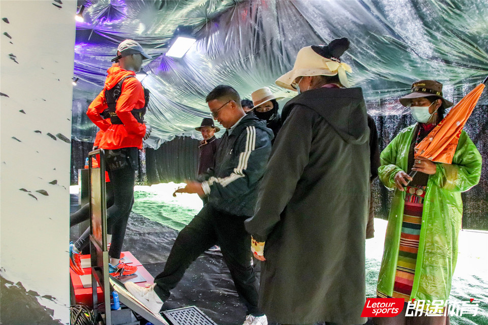 2020甘孜山地户外运动装备展__IMG_2114