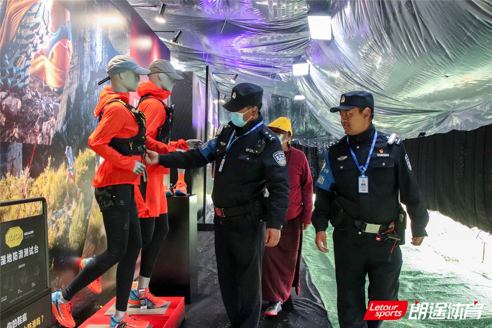 2020甘孜山地户外运动装备展__IMG_2120