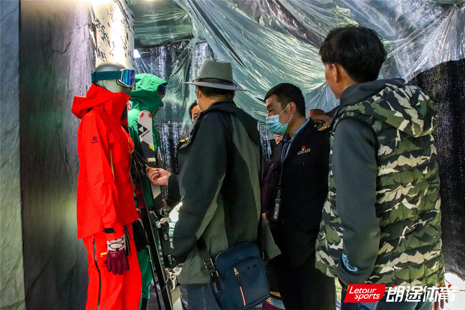 2020甘孜山地户外运动装备展__IMG_2131