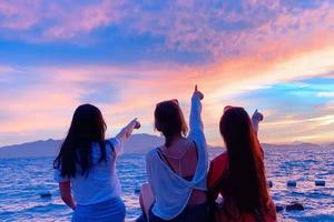 广州出发特惠368元起【荧光音乐趴】扬帆出海/浮潜/桨板/快艇上岛，游拍礁石小洱海，轻享桑洲岛露营2天游！