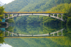 每周六、日出发徒步【广宁“小东江”】醉美江边郊野径，穿越十里竹海，领略广东版“小东江”，尝农家柴火饭1天