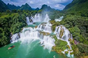 动车游【靖西德天瀑布3天】每周五+国庆出发：打卡德天跨国瀑布、行摄山清水秀明仕田园、探秘古龙山大峡谷&漂流