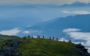 每周六晚出发【蹲个日出-夜登郴州瑶峰】郴州徒步天花板！高山草甸、大草原~云海之上的绝美日出