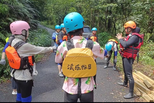 特价79！广东溪降天花板！【溪悦谷溪降】户外沉浸式玩水新体验，悬桥|跳潭|攀岩|丛林穿越，探索原始山谷，尽情撒野！