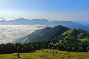 每周六晚【夜登六五顶】看漫天繁星，壮美日出！一起走进广西那拉提！