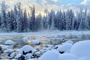 【绝色新疆-冰雪阿勒泰8日】喀纳斯 禾木 将军山夜滑 魔鬼城 航拍冰雪北疆之旅