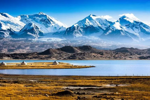 【绝色新疆-瑞雪南疆6日】塔县 红旗拉普 瓦罕走廊 红山野狼谷 中国西极 慕士塔格 木吉火山口 班迪尔湖 喀什古城人文之