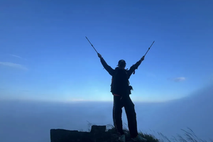 每六晚出发｜再不去就火了！这座广西版“武功山”大小圣山，藏着你不知道的云端草原