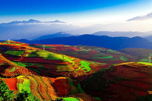 【滇东南小环线】元阳梯田-东川红土地-弥勒东风韵-边境屏边-人字桥-火车集市-建水-抚仙湖6日游（2-8人小团）