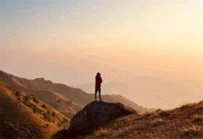 每周六/日出发【江门金色龙头岭】“流放岭南”绝佳拍摄地，美到失语，徒步恩平第一峰-龙山，赏醉美高山草甸