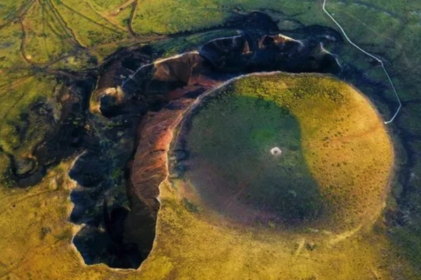 2日 乌兰哈达火山露营｜深度探索6座火山-草原露营-探秘6000万年前的遗迹