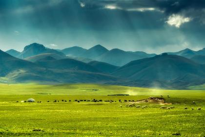 【草原闪电湖+嘉年华+大汉行宫骑马】轻松纯玩休闲之旅