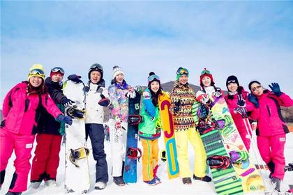 【崇礼银河滑雪场+泡温泉】出发滑雪圣地 享冬季温情