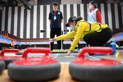 【旱地冰壶 打靶对垒】解压放松主题拓展