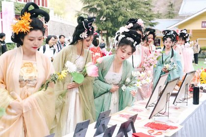 “春光恰好，美好遇见”春日团建计划