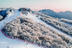 周末丨金山岭银河滑雪场丨高山雪道3.5公里-雪好人少-新雪季开启你的第一场白色冒险