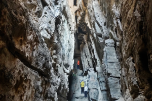 1日｜岭西大裂缝 | 探秘满城大险洞の徒步白云山9公里穿越~