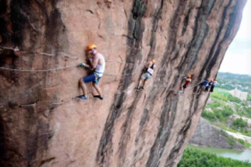 【飞拉达丛林攀岩+真人CS】挑战团队极限
