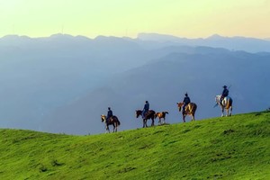 【端午 宜昌3日游】一价畅玩宜昌精华景点，住云端4星酒店；来三峡大瀑布穿个瀑；去三峡千古情看演出；上三峡百里荒拍人生大片