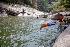 【经典溯溪】8.23日：罗田 月牙溪溯溪，跳潭，滑梯刺激湿身一日游