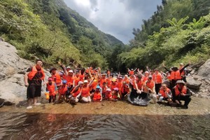 【初级户外溯溪】8月31日咸宁黄荆口夏日溯溪玩水1日（新手和亲子线路）