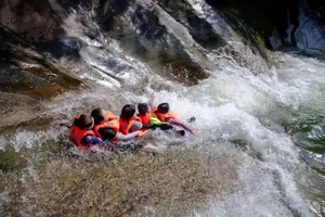 【户外溯溪-周日】8月31日飞岩河溯溪、泅渡、水上滑滑梯、2米3米跳潭一日游