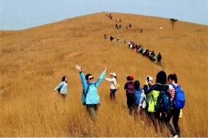 【国庆●徒步】10月3号秋摄龙王尖，赏高山草甸， 寻百年古寨1日徒步