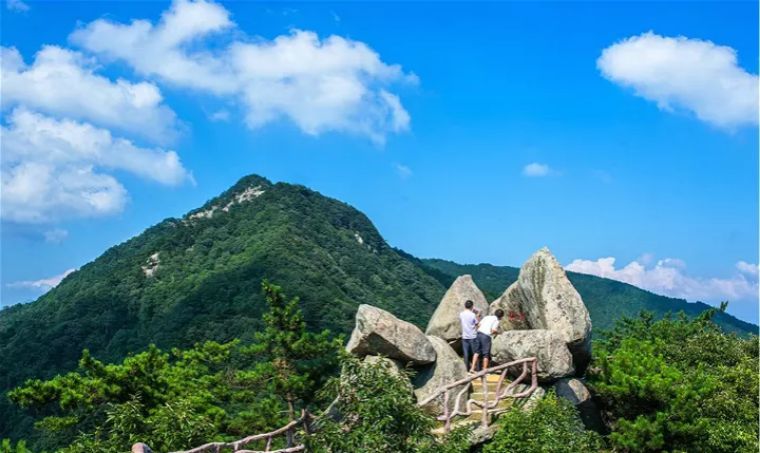 自驾游  罗田冰臼,也称罗田县金盆地冰臼群,位于湖北省黄冈市罗田县