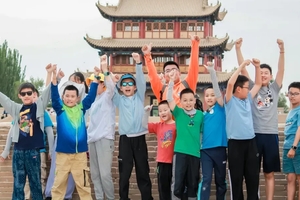 【勇者少年V4系列课程●青海&甘肃】人文风情亲子探秘营‖ 穿越沙漠、戈壁、雪山、盐湖、丹霞，遇见醉美莫高窟、青海湖、茶卡