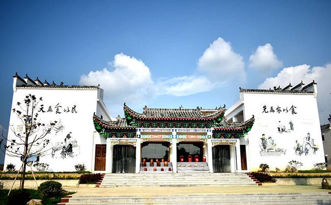 新洲凤娃古寨拓展基地