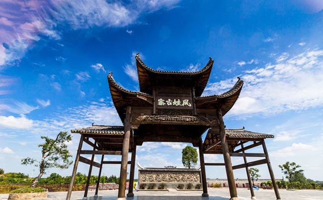 新洲凤娃古寨拓展基地