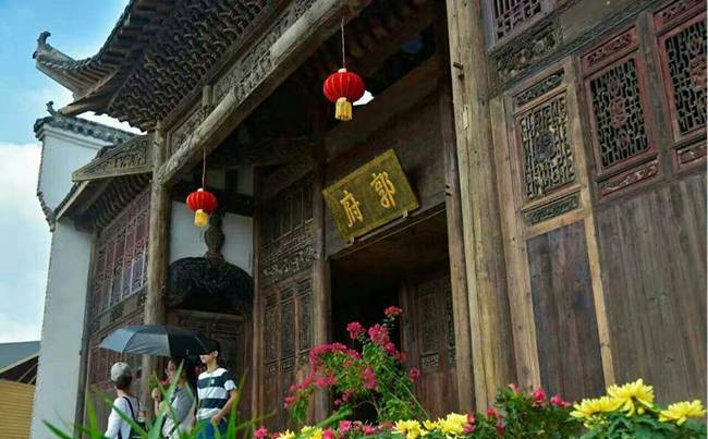 新洲凤娃古寨拓展基地