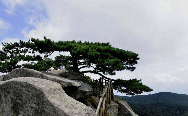 薄刀峰风景区拓展基地