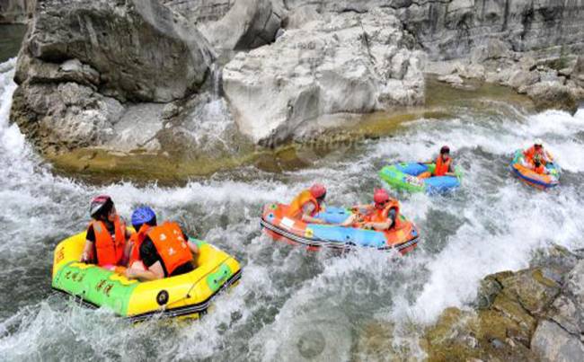 宜昌九畹溪漂流拓展基地