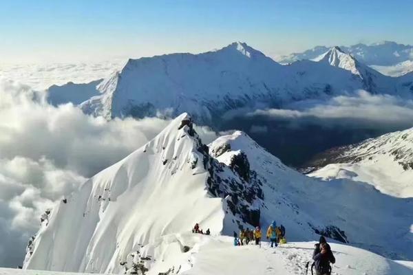 【雪山攀登】11.10-14 登顶四姑娘山大峰，挑战人生中的5000+雪山。