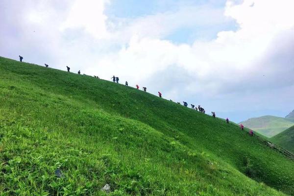 【五一假期】5.1-3 户外天堂武功山，大巴版，东江村上山，升级住草地小星空帐篷（帐篷内可充电）徒步精华段