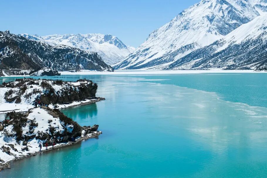 然乌湖冬季蓝冰景观