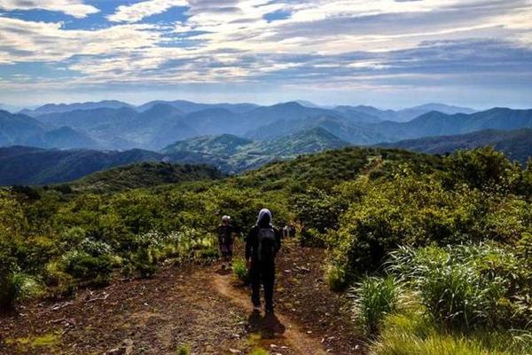 11.01 徒步七尖精华段，登顶绝美龙王山。
