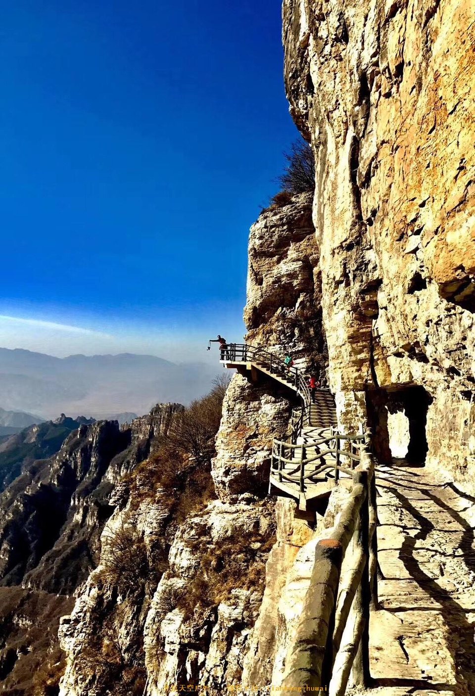 C73F33F4-C960-49FF-B073-45AAAB897F79