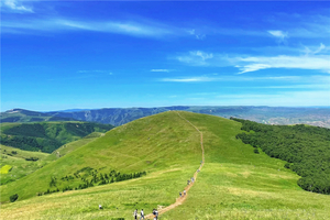 中秋/国庆3天【大红山牛奶湖】徒步四大地质奇观の地球血脉大红山-敕勒川高山草原-白色秘境牛奶湖-火山石柱群石条山