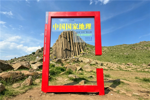 中秋/国庆3天【大红山牛奶湖】徒步四大地质奇观の地球血脉大红山-敕勒川高山草原-白色秘境牛奶湖-火山石柱群石条山