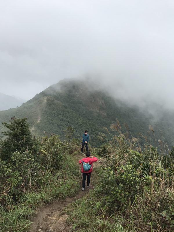 香港户外线路：云雾中的香港大刀屻
