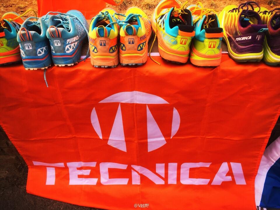 3FCF3A0C-1EE4-4A70-80CB-45DADD4AE1F5