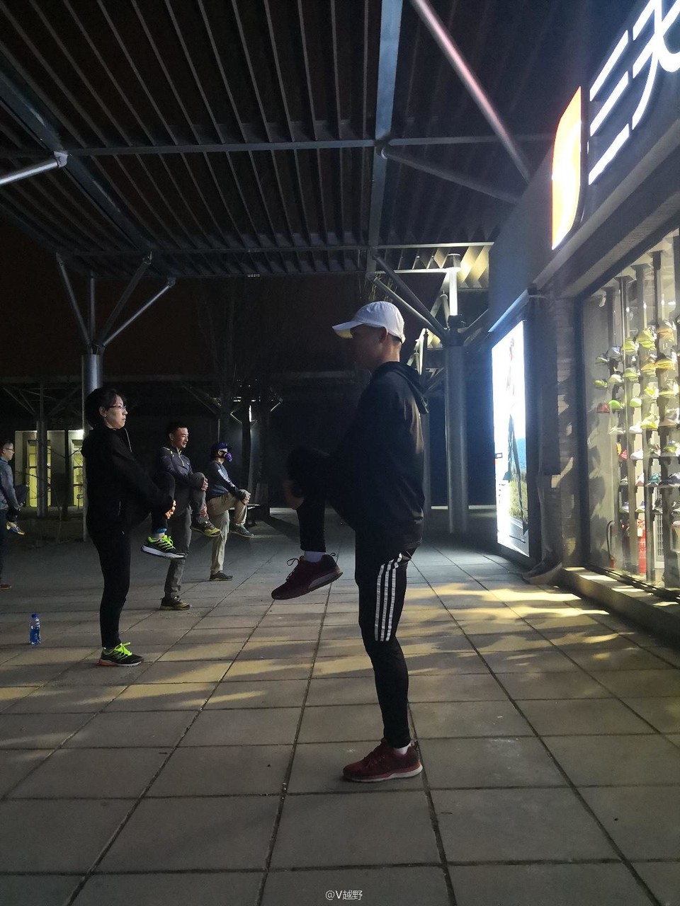 93FF6ABA-2FB5-47FC-BE3F-6F99E34820E5