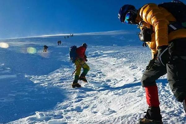 5/5丽江集合  挑战入门级雪山：悠游丽江-徒步中虎跳-登顶哈巴之巅【哈巴雪山·5396米】